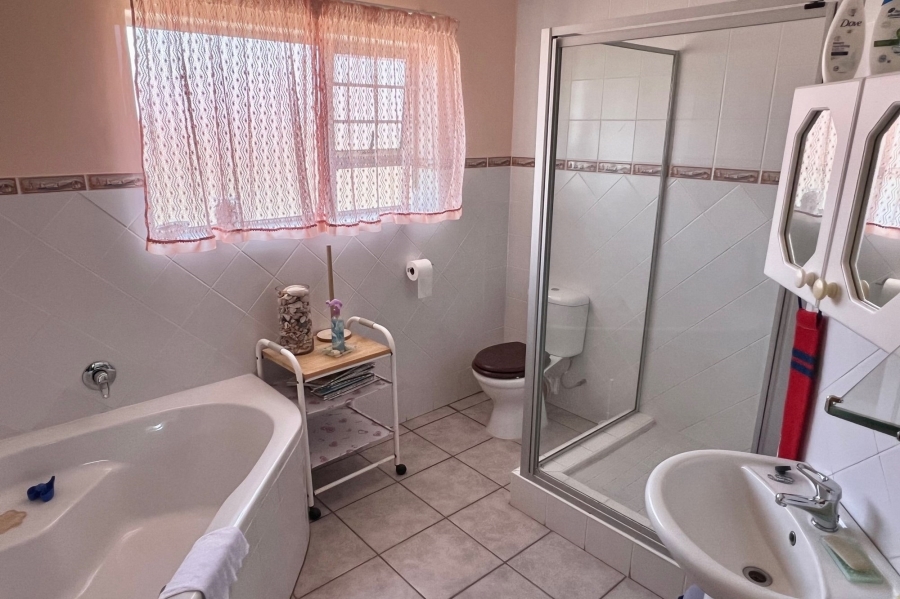 3 Bedroom Property for Sale in Wavecrest Eastern Cape